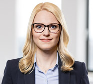 Portrait Darja Alexandra Wiederschein Rechtsanwältin Petersen Hardraht Pruggmayer Energiewirtschaftsrecht Immobilienrecht Öffentliches Bau und Planungsrecht Umweltrecht Vergaberecht